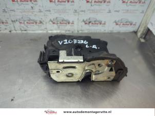 O187071 Gebruikte slotmechaniek portier 4deurs links-achter BMW 3-Serie