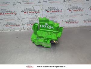 O187093 Gebruikte slotmechaniek portier 2deurs rechts Alfa Romeo Mito