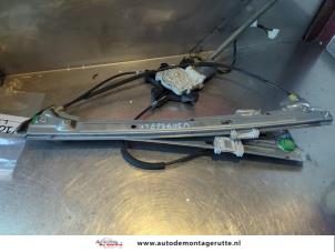 O187112 Gebruikte raammechaniek 2deurs links-voor Mercedes Vito