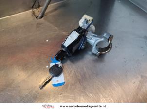 O187124 Gebruikte kontaktslot+sleutel Toyota Yaris