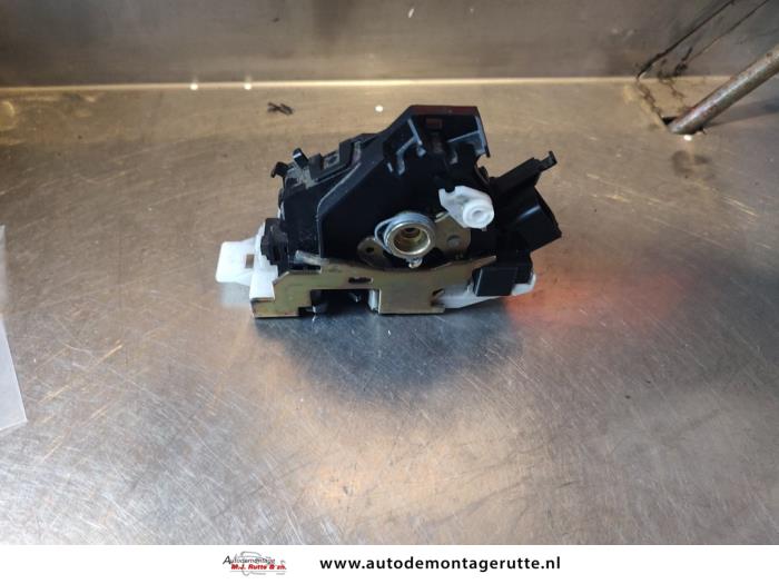 Gebruikte Deurslot Mechaniek 4Deurs links-voor Ford Mondeo O187134
