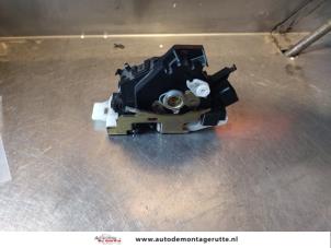 O187134 Gebruikte portierslot mechaniek 4deurs links-voor Ford Mondeo