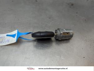 O187137 Gebruikte deurslot cilinder links Ford Focus
