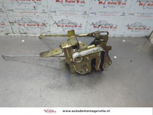 O187161 Gebruikte slotmechaniek portier 2deurs links Mazda MX-5