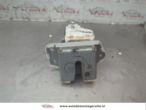 O187195 Gebruikte slotmechaniek achterklep Suzuki Swift