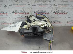 O187234 Gebruikte slotmechaniek portier 4deurs links-achter Mercedes Vaneo
