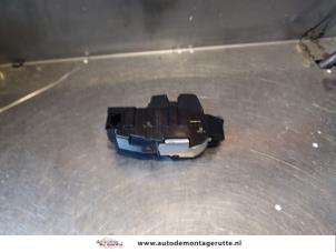 O187242 Gebruikte achterklep slotmechaniek Peugeot 308