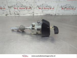 O187287 Gebruikte portierslot cilinder links BMW 3-Serie