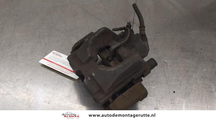 Gebruikte Remklauw (Tang) rechts-voor BMW 3-Serie O187299