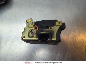 O187330 Gebruikte portierslot mechaniek 2deurs links Renault Kangoo