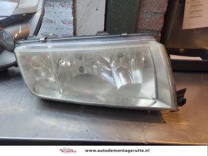 O187386 Gebruikte rechter koplamp Skoda Fabia