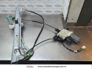 O187418 Gebruikte raammechaniek 2deurs rechts-voor Mercedes Vito