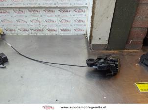O187453 Gebruikte deurslot mechaniek 4deurs rechts-achter Toyota Corolla Verso