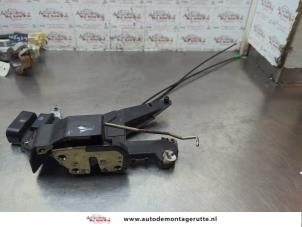 O187454 Gebruikte slotmechaniek portier 4deurs links-voor Toyota Corolla Verso