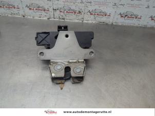O187468 Gebruikte slotmechaniek achterklep Volvo S40