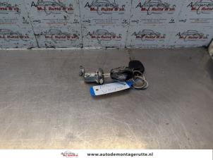 O187559 Gebruikte portierslot cilinder links Suzuki Alto