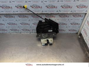 O187565 Gebruikte achterklep slotmechaniek Volvo V70