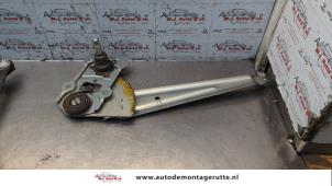 O187590 Gebruikte ruitmechaniek 4deurs links-achter Opel Agila