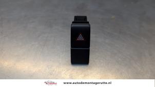 O187604 Gebruikte gevarenlicht schakelaar Opel Agila