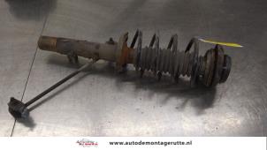 O187646 Gebruikte veerpoot links-voor Citroen C2
