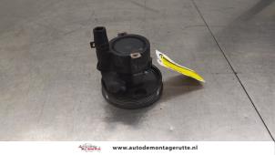 O187668 Gebruikte stuurbekrachtiging pomp Dacia Logan
