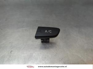 O187718 Gebruikte airco schakelaar Toyota Aygo