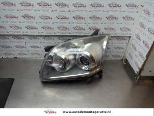 O187727 Gebruikte linker koplamp Toyota Avensis