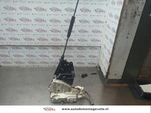 O187778 Gebruikte slotmechaniek portier 4deurs links-achter Mercedes A-Klasse