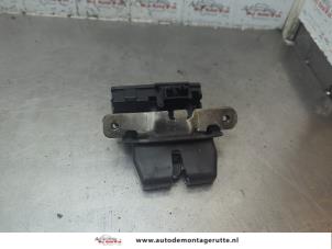 O187780 Gebruikte slotmechaniek achterklep Ford Fiesta