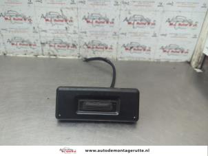 O187815 Gebruikte schakelaar achterklep Renault Koleos