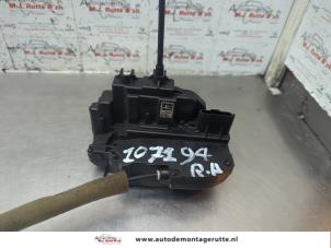O187822 Gebruikte deurslot mechaniek 4deurs rechts-achter Renault Koleos
