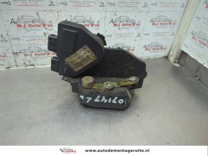 O187859 Gebruikte deurslot mechaniek 4deurs links-voor Volvo V70