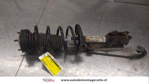 O187872 Gebruikte veerschotel rechts-voor Ford Fiesta