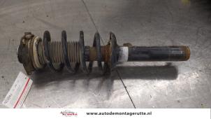 O187897 Gebruikte mac phersonpoot links-voor Volkswagen Touran