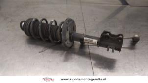 O187904 Gebruikte mac phersonpoot links-voor Opel Corsa