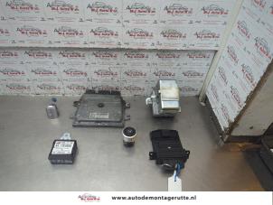 O187964 Gebruikte kontaktslot + computer Renault Koleos