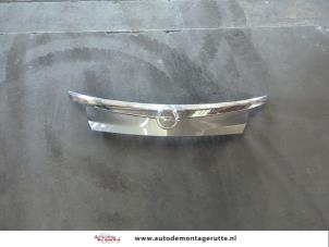 O187977 Gebruikte achterklep handgreep Opel Insignia