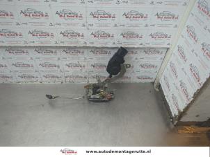 O188033 Gebruikte slotmechaniek portier 4deurs rechts-voor Suzuki Ignis