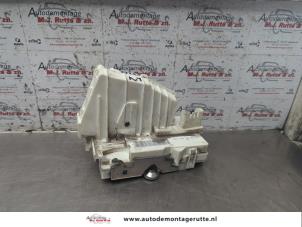 O188052 Gebruikte portierslot mechaniek 4deurs links-voor Mercedes A-Klasse