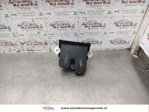 O188068 Gebruikte slotmechaniek achterklep Volkswagen Polo