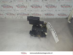 O188189 Gebruikte portierslot mechaniek 2deurs links Renault Twingo