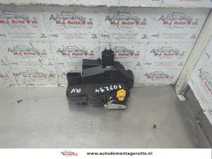 O188196 Gebruikte slotmechaniek portier 4deurs rechts-voor Saab 9-3