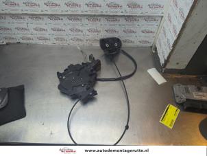 O188218 Gebruikte schuifdeur slotmechaniek rechts Volkswagen Transporter