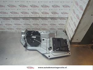 O188227 Gebruikte slotmechaniek achterdeur bus-bestel Volkswagen Transporter