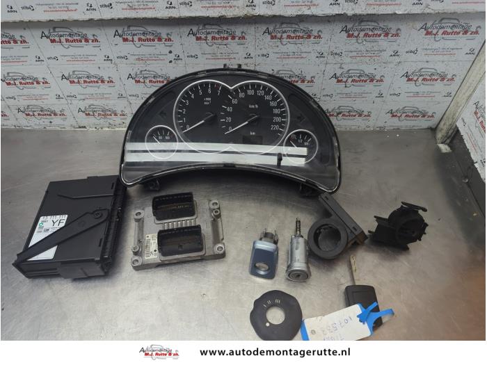 Gebruikte Contactslot + computer Opel Tigra O188282