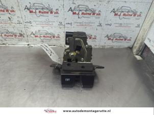 O188305 Gebruikte achterklep slotmechaniek Kia Sorento
