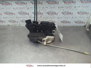 O188322 Gebruikte slotmechaniek portier 4deurs links-achter Kia Sorento