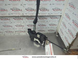 O188323 Gebruikte slotmechaniek portier 4deurs rechts-voor Kia Sorento
