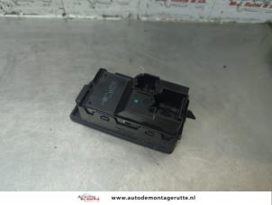 O188374 Gebruikte schakelaar elektrisch raam Opel Insignia