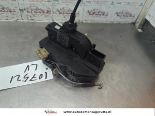 O188385 Gebruikte slotmechaniek portier 4deurs links-voor Opel Insignia
